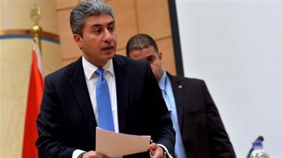 فيديو.. وزير الطيران يتابع مغادرة فوج حجاج بيت الله الحرام