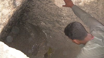 البحث عن المجهول.. مصر ع عامل أثناء التنقيب عن الآثار