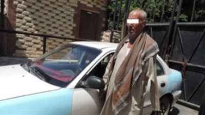 سائق بلا ذراع.. مواطن مبتور الأيد اليسرى يقود سيارة بمطروح