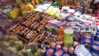 ضبط 12 طن سلع غذائية 