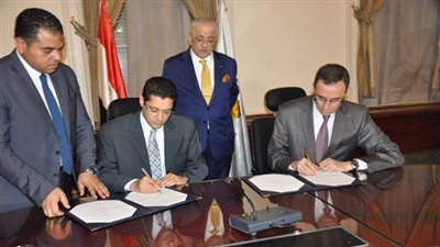 شوقى يوقع اتفاقية تعاون لإنشاء مدرسة العربى الثانوية الفنية للتعليم والتدريب المزدوج بقويسنا