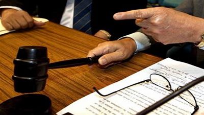 التحقيق في اتهام مستشفى عيون شهير بإصابة فتاة بتليف الشبكية