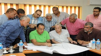 مدبولي: يطلب برامج زمنية مكثفة للانتهاء من مشروعات 