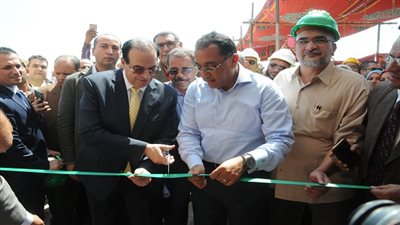 وزير الإسكان ومحافظ الدقهلية يفتتحان محطة معالجة صرف صحى ميت غمر ومحطة مياه منية النصر