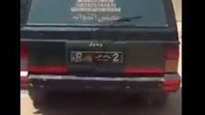 بالفيديو: نائب بالبرلمان يحاول اقتحام مركز شرطة بالصعيد ليخرج سيدات من الحجز والمأمور يمنعه