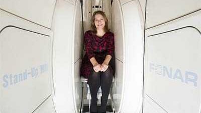 بالفيديو :جهاز اشعه ورنين مغناطيسي يري من خلاله الأطباء اعضاء جسم الأنسان في لحظه