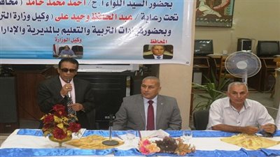 بالصور.. محافظ السويس يناقش الاستعدادات لأستقبال العام الدراسي الجديد