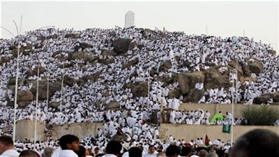بث مباشر.. حجاج بيت الله الحرام على عرفات 