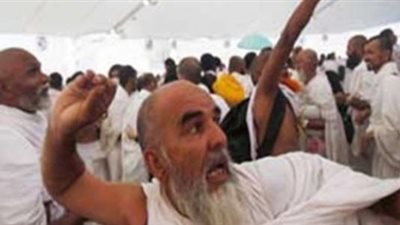 المصريون يرجمون إبليس بالحجارة.. إقرا التفاصيل