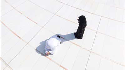 شعراء يحولون صورة بالحج إلى نصوص شعرية