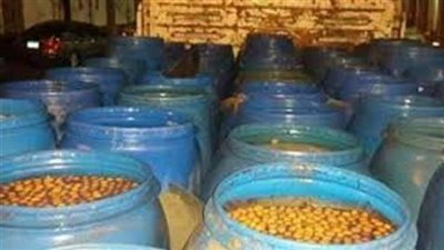 ضبط مصنع مخللات وأغذية فاسدة في حملة بالشرقية