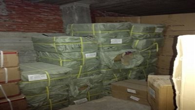 القبض على صاحب مخزن مواد غذائية به مواد مجهولة المصدر بمصر القديمة