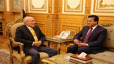 بحضور وزيرى 