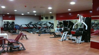 بالصور.. ضبط صالة جيم غير مرخصة وبها 23300 ألف مكملات غذائية 