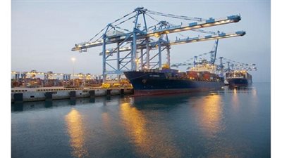 وصول 8500 طن بوتاجاز.. و 818 راكب لمينائى السويس ونويبع