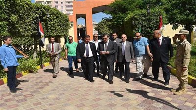 بالصور.. محافظ الفيوم يتفقد مدرستي جمال عبد الناصر وعائشة حسانين بمناسبة العام الدراسي الجديد 