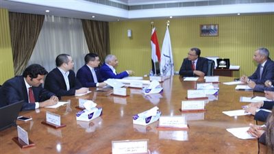 عرفات يبحث العرض الصيني لتنفيذ خط السكك الحديدية العين السخنة / العلمين