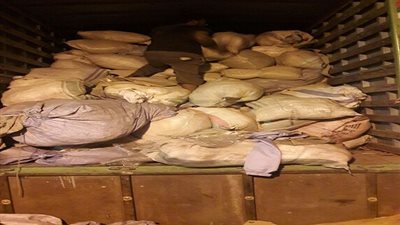 القبض على صاحب محل وسائق بحوزتهما ملابس عسكرية بباب الشعرية