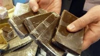 القبض على طالب وعامل يتاجران بالمواد المخدرة بالخليفة