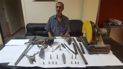 القبض على صاحب محل عطور يتاجر فى الأسلحة النارية بشبرا