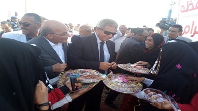 وزراء الزراعة والشباب والآثار ومحافظ الوادي الجديد يشهدون إطلاق اطول سلسلة تمور في العالم بطول 5 كم