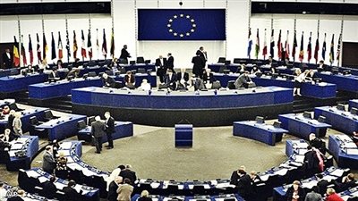 الاتحاد الأوروبي يدعو للحوار ويدين العنف بعد استفتاء كاتالونيا