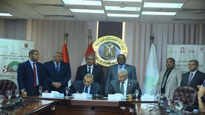 محافظة الجيزة توقع مذكرة تفاهم مع جائزة خليفة الدولية لنخيل التمر لانشاء مخازن مبرده للتمور بالواحات البحرية