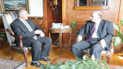 محافظ القاهرة ووزير الرى يبحثان وسائل حماية مسطح النيل من التعديات بالقاهرة