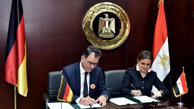 نصر توقع 3 اتفاقيات مع ألمانيا بقيمة 320 مليون يورو لدعم برنامج الحكومة الاقتصادى والاجتماعى