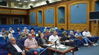 التعليم تُعد لمسابقة العلوم والهندسة (ISEF) مع المديريات التعليمية عبر شبكات الفيديو كونفرانس