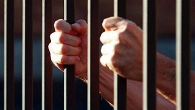 حبس عاطل يتاجر في الأقراص المخدرة بالمقطم