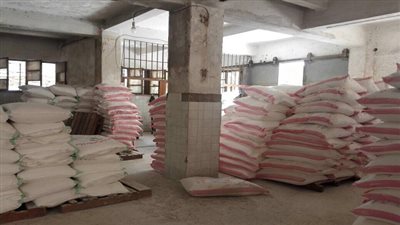 ضبط 22 طن دقيق مجهول المصدر بالحدائق