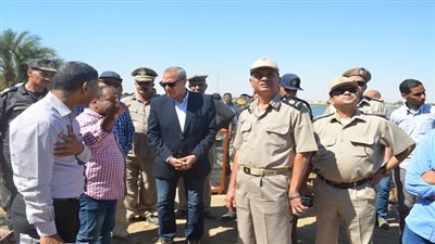 محافظ قنا يقود حملة مكبرة لإزالة التعديات علي النيل