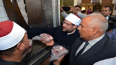 جمعة يشهد جانبا من توزيع الدفعة الثانية من لحوم صكوك الأضاحي