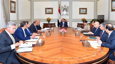السيسي يعقد اجتماعاً مع رئيس مجلس الوزراء والوزراء وكبار المسئولين