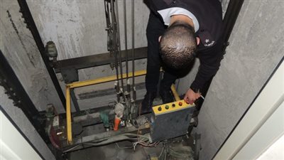 سقوط مصعد كهربائي بخمس اشخاص بأحدي احياء المنصورة بمحافظة الدقهلية 