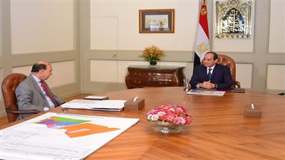السيسي يجتمع مع رئيس هيئة قناة السويس ورئيس الهيئة العامة الاقتصادية لمنطقة القناة