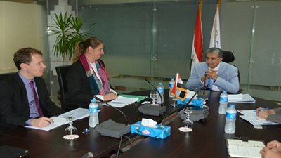 فهمى يلتقى وفد بنك التعمير الالمانى والوكالة الالمانية للتعاون الدولى لمناقشة الاجراءات التنفيذية للبرنامح الوطنى للمخلفات 