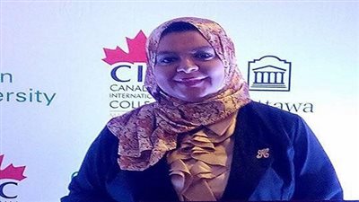 الجامعة الكندية تكرم د.هيلين كأفضل دكتور في قسم ادارة الاعمال