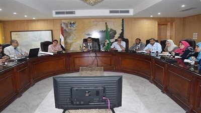 محافظ الفيوم ومسئولي الاستشعار من البعد يستعرضان المخطط العمراني للمحافظة