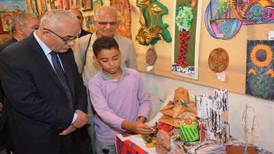 التعليم تفتتح معرض للتربية الفنية بديوان عام الوزارة