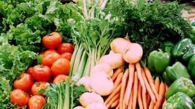 قائمة بأسعار الأسواق.. خضروات ودواجن ولحوم