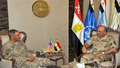 رئيس الأركان يلتقى الفريق مايكل جاريت قائد القوات البرية للقيادة المركزية الأمريكية