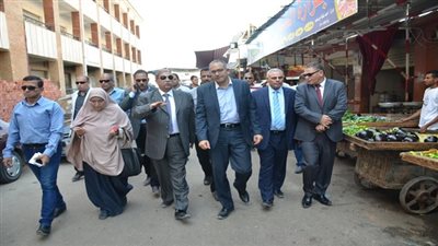 نائب وزير الاسكان ومحافظ الاسماعيلية يستعرضان الموقف التنفيذى لخطة المحافظة لتطوير المناطق العشوائية