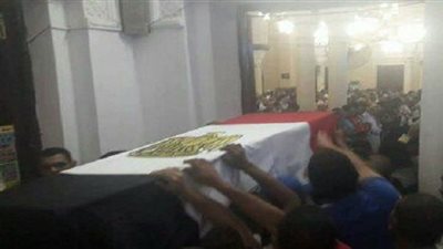  الآف السوايسة يشيعون جثمان شهيد العمليات الارهابية فى الواحات