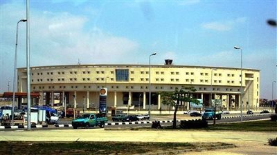 المستشفي الجوي العام تستضيف خبير جراحة الرقبة والغدد الدرقية