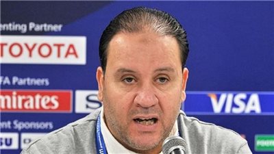 معلول يساند لاعبى النجم امام الاهلى ببرج العرب