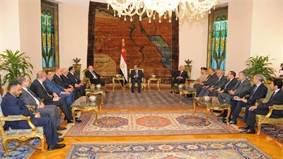 السيسي يستقبل رئيس وزراء العراق والوفد المرافق له بقصر الاتحادية