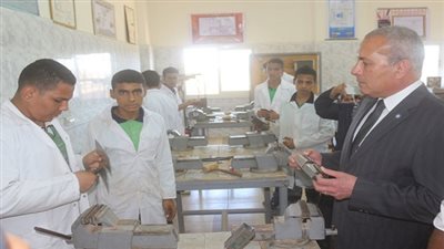 بالصور .. محافظ السويس يتفقد مركزالكفاية الإنتاجية والتدريب المهنى الجديد