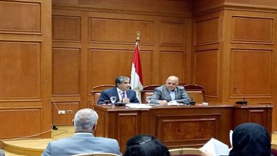 وزير البيئة يستعرض خطط وزارة البيئة والتحديات التى تواجهها 